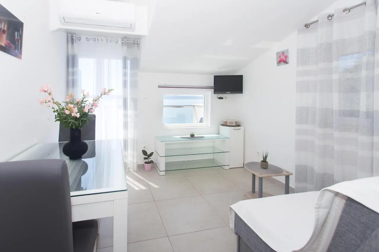 Apartments Bandic - 30 Meters To The Beach Trogir