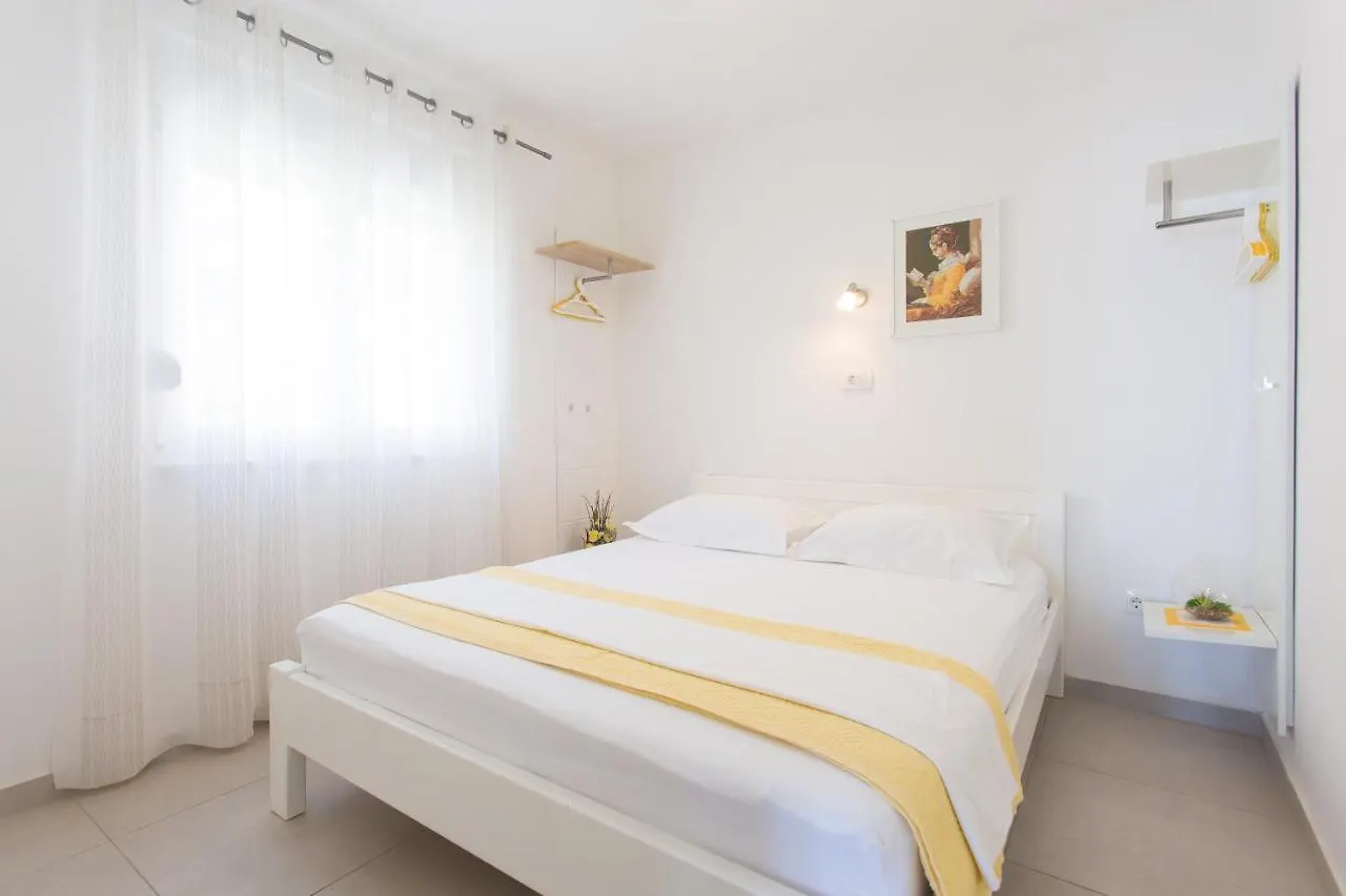 Apartments Bandic - 30 Meters To The Beach Trogir
