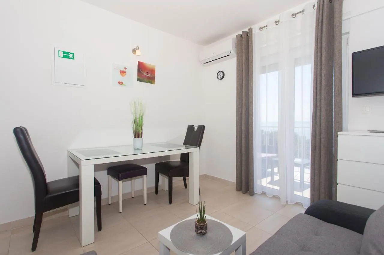 Apartments Bandic - 30 Meters To The Beach Trogir 0*,