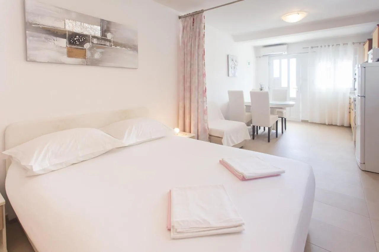 Apartments Bandic - 30 Meters To The Beach Trogir